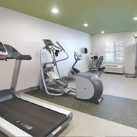 Woodspring Suites Rochester Greece-2
